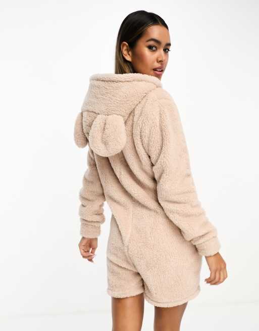 Loungeable – Rosa playsuit i mysig fårskinnsimitation med öron