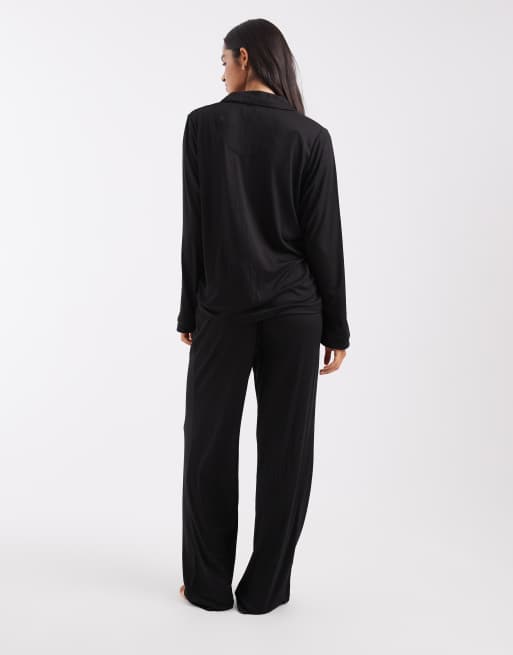 Loungeable - Set pigiama nero con top con rever e pantaloni con fondo ampio e profili a contrasto in jersey morbidissimo, 4 di 4