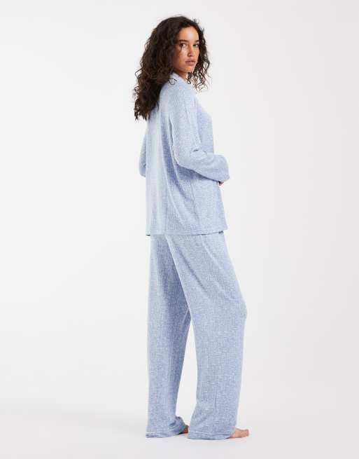 Loungeable supermjuk borstad ribbad pyjamastopp med slag och vida ben med passpoaldetalj i blått, 4 av 4