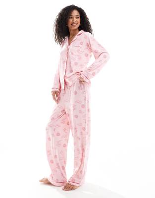 Loungeable - Superweicher Jersey-Pyjama mit Oberteil mit Revers und Hose mit weitem Bein mit Paspelierung und Cowboy-Pri...