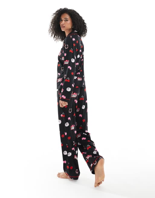 Loungeable – Superweicher Pyjama aus Jersey in Schwarz mit Glückssymbol-Print, 4 von 4