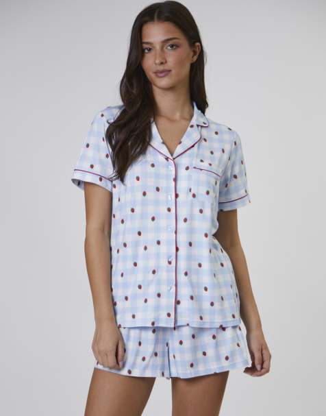 Loungeable - Superzachte pyjamaset met korte mouwen en short met aardbeienprint in blauw - view 1