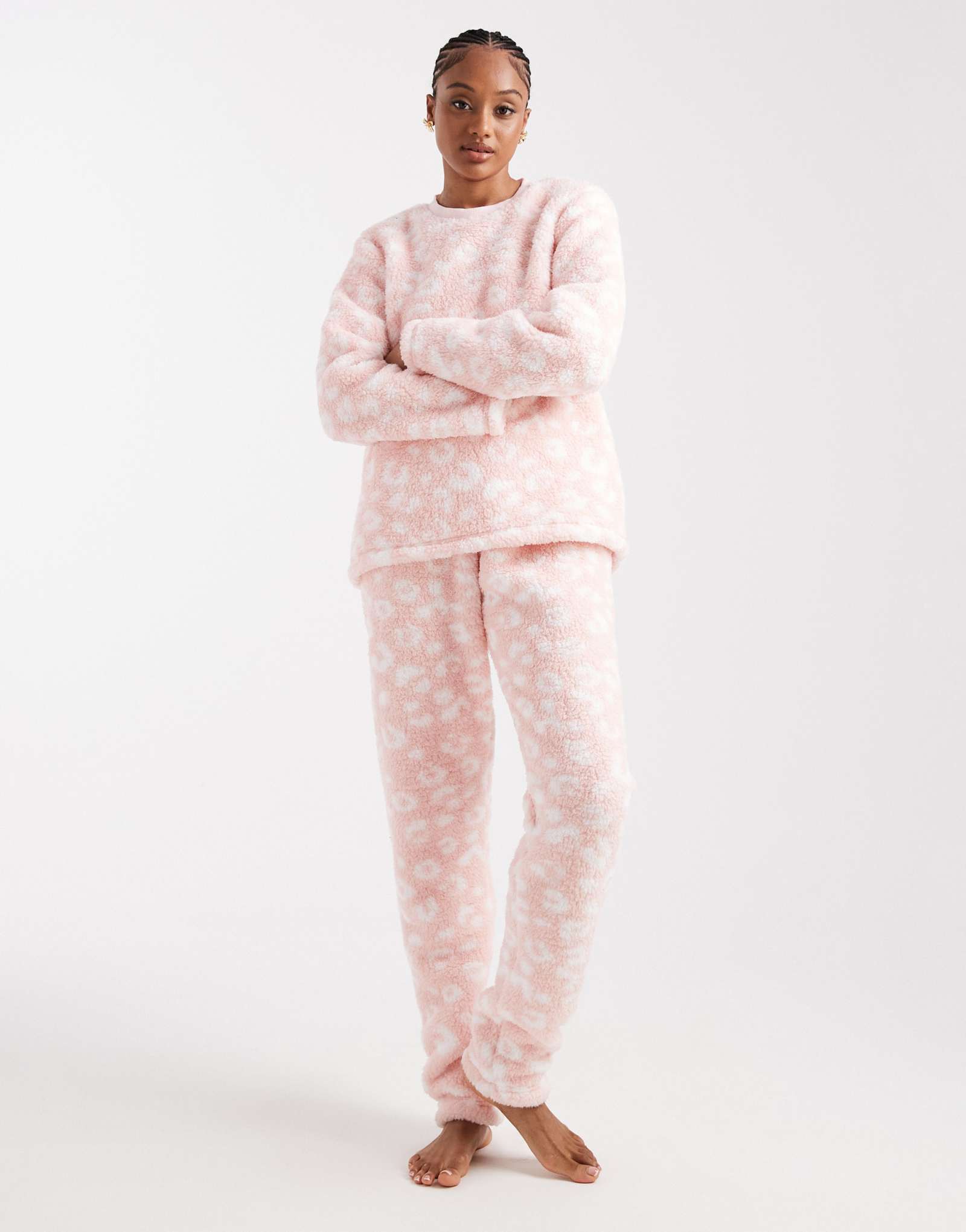 Высокая и уютная пижама sherpa twosie для отдыха в розовом леопардовом цвете
