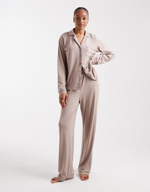 Loungeable Tall - Pigiama color visone in jersey morbidissimo con profili composto da top con rever e pantaloni a fondo ampio