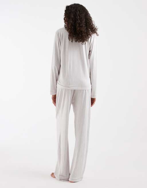 Loungeable Tall - Set van superzachte jersey top met reverskraag en broek in beige en wit gestreept, 4 van 4
