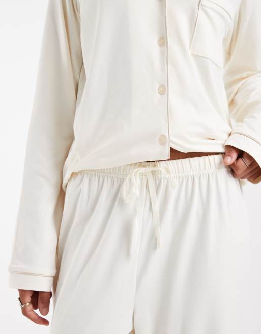 Loungeable Tall super blød jersey-sæt med revers og brede pyjamasbukser med kontrastkant i marshmallow, 3 af 4