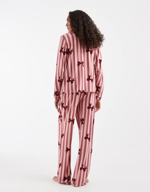 Loungeable Tall supersoft jersey pyjamassæt med skjorte med bindebånd foran og bukser i lyserød stribe med sløjfeprint, 4 af 4