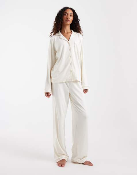 Loungeable Tall superzachte jersey pyjamaset met revers, wijde pijpen en bies in marshmallow - view 1