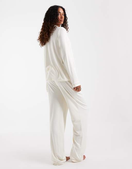 Loungeable Tall superzachte jersey pyjamaset met revers, wijde pijpen en bies in marshmallow, 4 van 4
