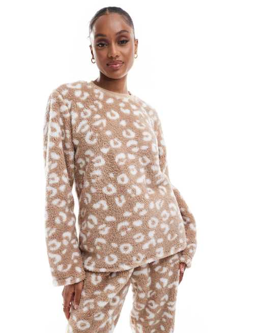 Loungeable Tall – Zweiteiliger, kuscheliger Pyjama aus Teddyfell in Taupe, 2 von 4