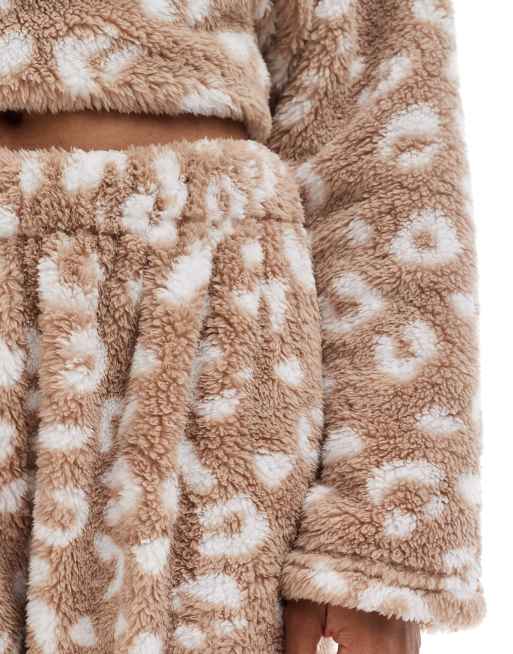 Loungeable Tall – Zweiteiliger, kuscheliger Pyjama aus Teddyfell in Taupe, 3 von 4