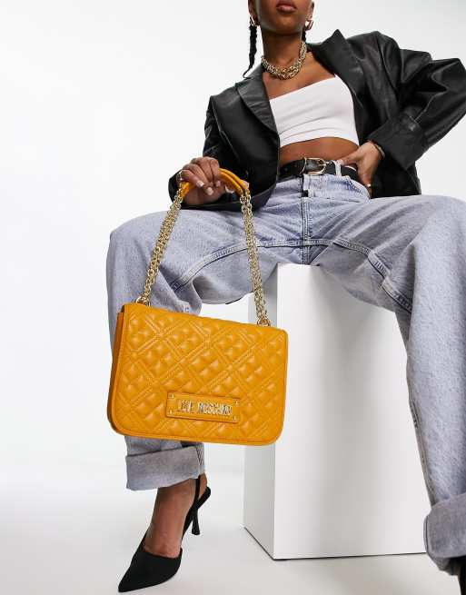 Love Moschino - Borsa da spalla trapuntata a rombi color ocra con catenina e logo, 4 di 4