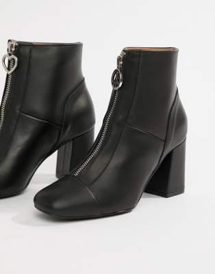 bottes love moschino