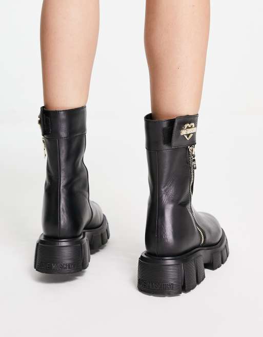 Love Moschino Bottines chunky avec cœur doré Noir ASOS