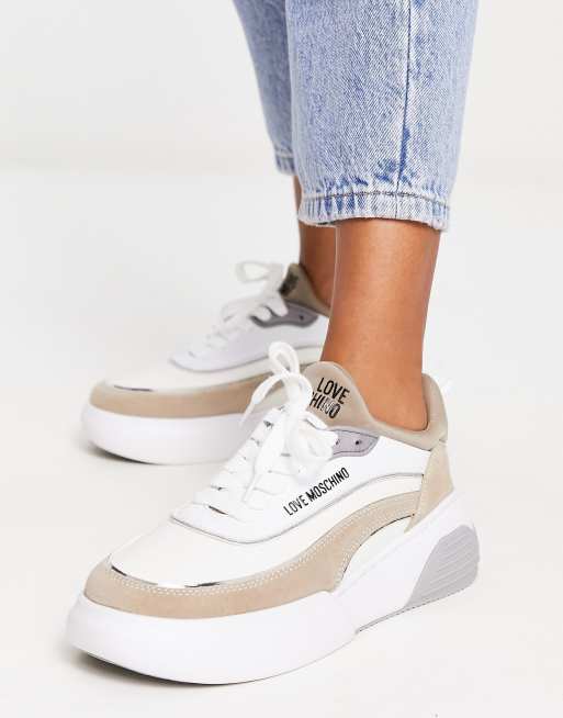 Love Moschino Chunky sneakers i beige og hvid ASOS