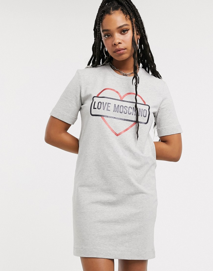 Love Moschino – Core – T-shirtklänning med hjärta och logga-Grå