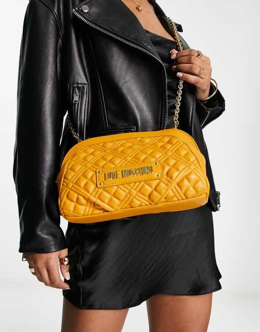 Love Moschino - Crossbody tas met kettingband en doorgestikt ruitpatroon in okergeel