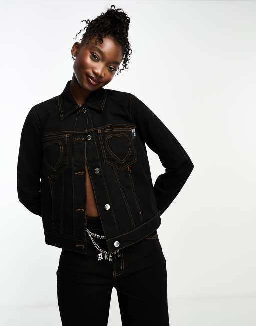 Love Moschino Giacca di jeans taglio corto nera con cuciture a forma di cuore in coordinato