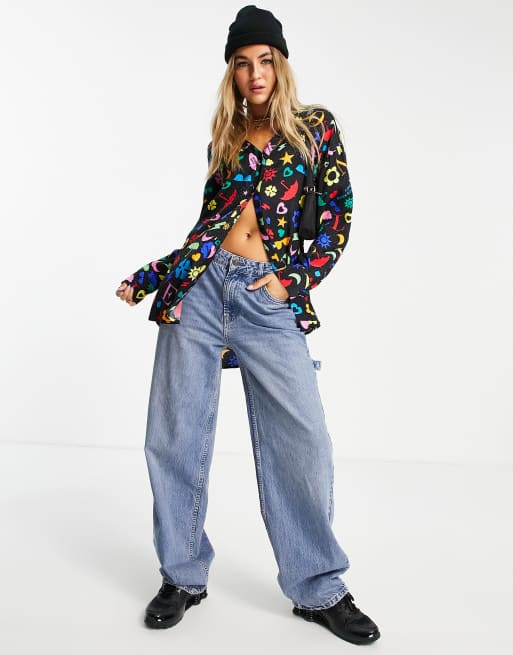 Love Moschino – Hemdbluse in Schwarz mit ganzflächigem, buntem Muster