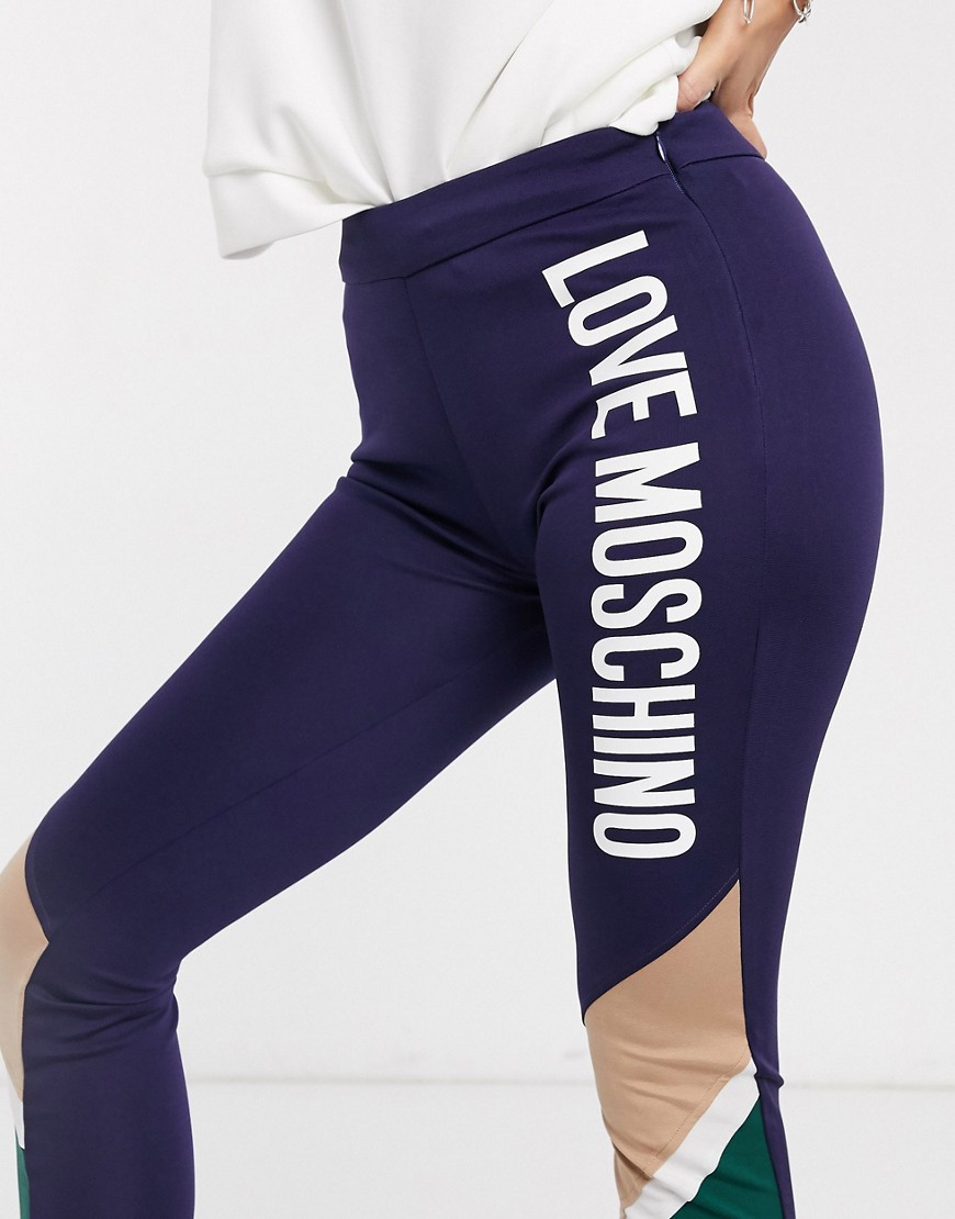 Love Moschino — Joggingbukser i chevron med logo-Sort