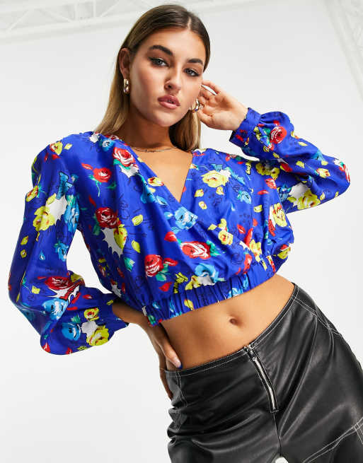 Love Moschino – Kurz geschnittene Bluse in Blau mit Blumenmuster