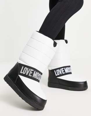 love moschino moon boots