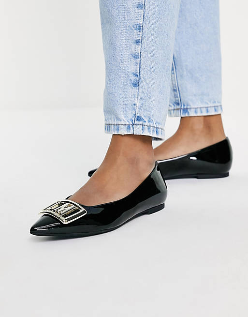 Shoes Flat Shoes/Love Moschino pointed flat shoes with gold hardware in black 