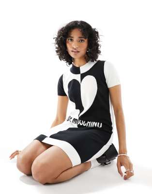 Love Moschino - Pulloverkleid in Schwarz und Weiß mit Logo-Bunt