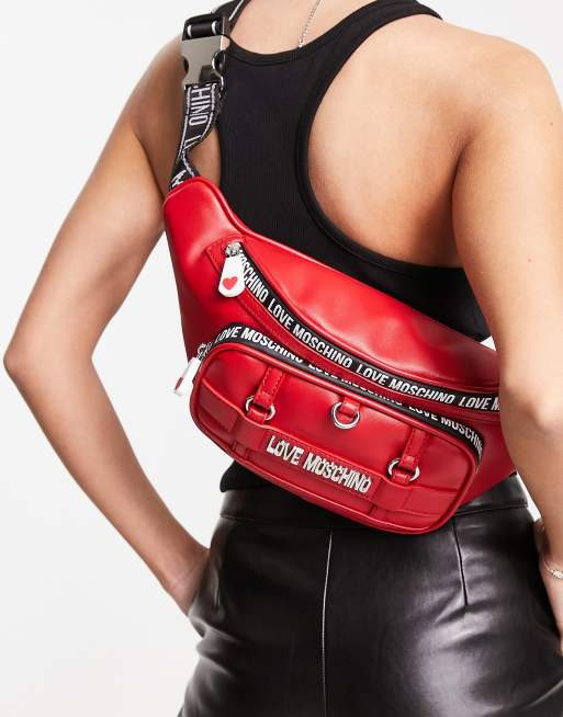 Love Moschino Sac banane avec bande griff e Rouge ASOS