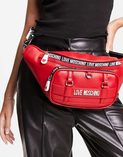 Love Moschino Sac banane avec bande griff e Rouge ASOS