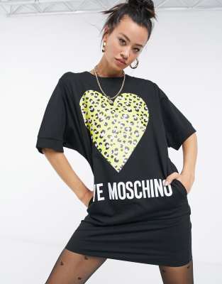 Love Moschino – Schwarzes T-Shirt-Kleid mit Herz-Motiv mit Leopardenmuster  | ASOS