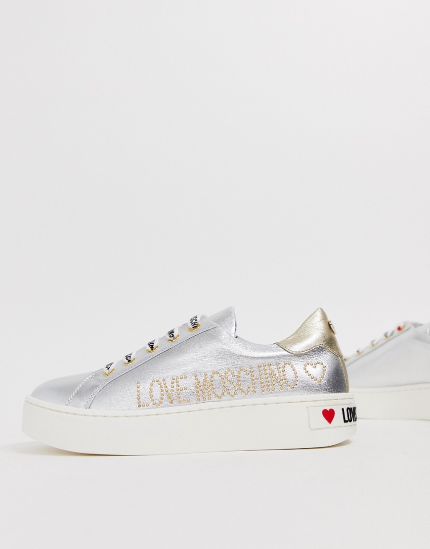 Love Moschino - Sneakers con logo borchiato metalliche-Argento