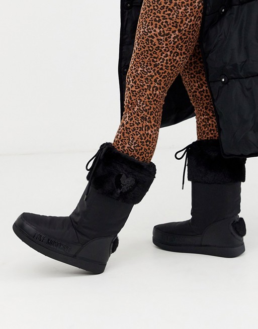 Love Moschino snow boots in black