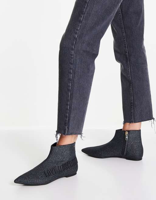Love Moschino - Spidse lave ankelstøvler med glimmer i sort, 4 af 4