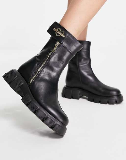 Love Moschino – Stiefeletten in Schwarz mit goldfarbenem Herzdetail und dicker Sohle