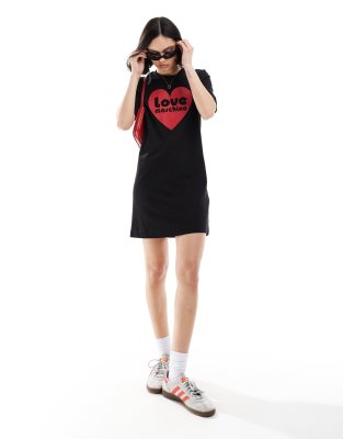 Love Moschino - T-Shirt-Kleid in Schwarz mit Herzlogo