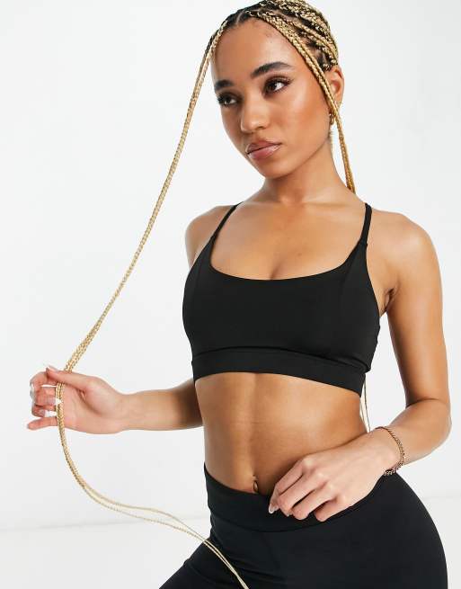 Adjust - Twist Back Scoop Neck Sports Bra in Black