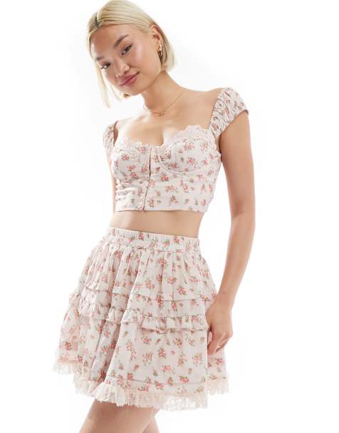 Love Triangle - Crop top d'ensemble style corset à fleurs et bord en dentelle - Rose - view 1