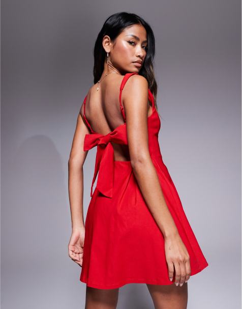 Love Triangle – Czerwona sukienka mini z bengaliny z kokardą na plecach i dekoltem karo - view 1