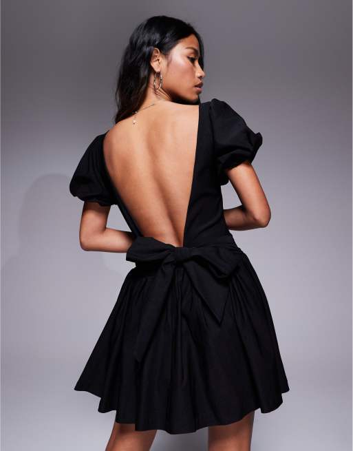 Love Triangle - Geborduurde mini-jurk met pofmouwen en open achterkant in zwart, 4 van 4