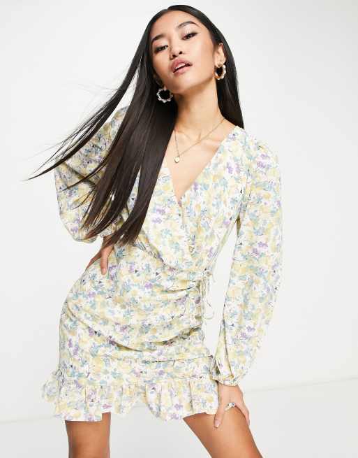 Love Triangle – Langärmliges Minikleid mit seitlicher Schnürung und Vintage-Blumenmuster
