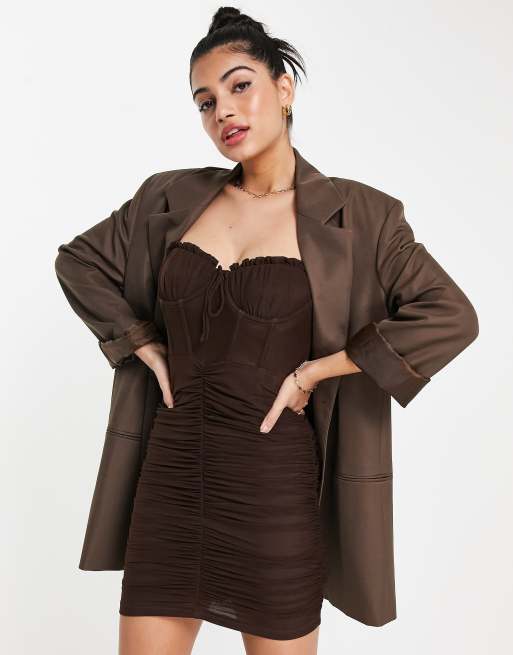 Love Triangle - Mini-jurk van mesh met rimpeleffect en gevormde cups in bruin