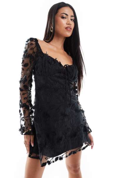 Love Triangle - Robe courte en dentelle avec décolleté en cœur - Noir - view 1