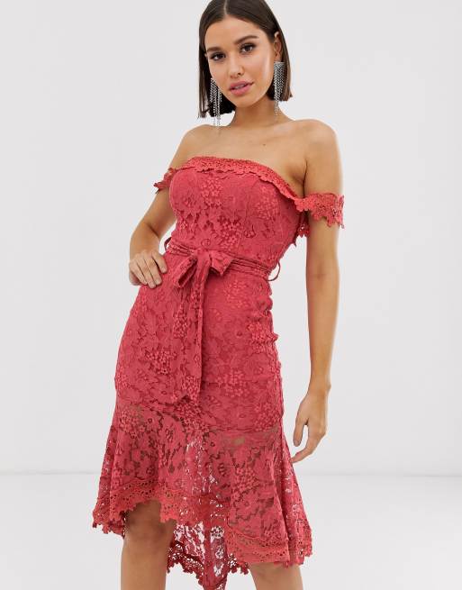 Love Triangle - Vestito midi in pizzo con spalle scoperte e fondo asimmetrico rosso mattone, 4 di 4