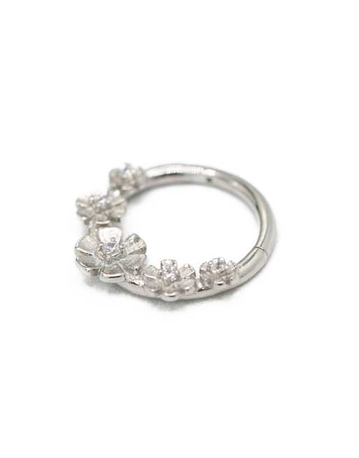 Lovisa - Orecchino a clip in acciaio chirurgico argentato con fiori, 2 di 3