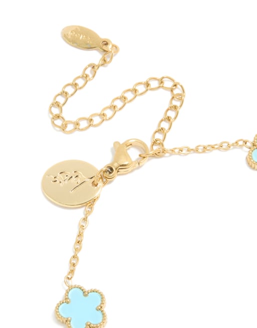Lovisa - Pulsera con charm de flor de pétalos azul claro chapada en oro de acero inoxidable impermeable, 3 de 5
