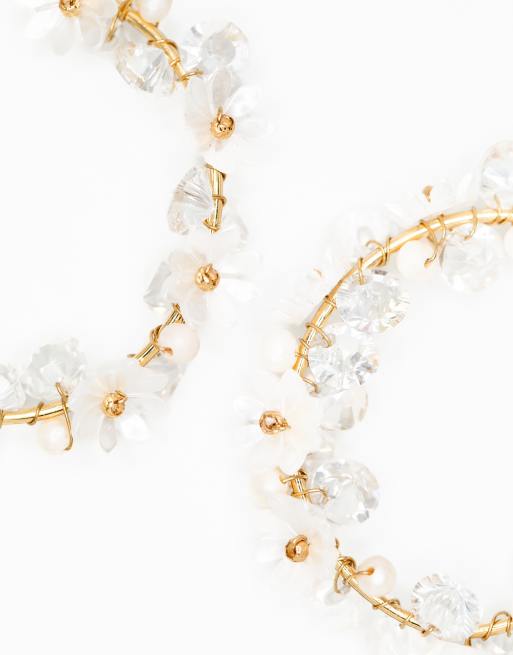 Lovisa – Vergoldete, florale Creolen in Goldoptik mit Süßwasserperle und Strasssteinen, 2 von 3