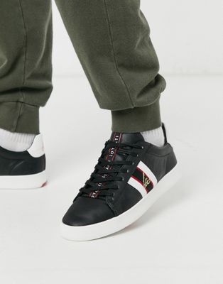Loyalti trainers in black with side stripe