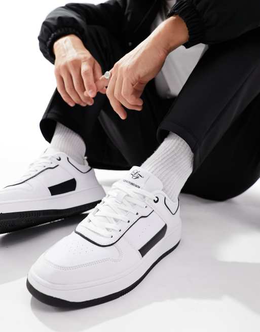 Loyalty and Faith - Effen basketbalsneakers in wit en lichtgrijs