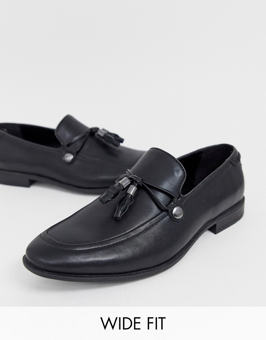 Løstsiddende loafers i sort, imiteret læder med kvastdetalje fra ASOS DESIGN
